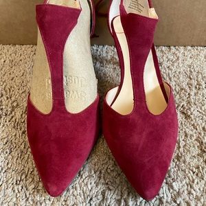 Cute crimson suede kitten heals - size 8